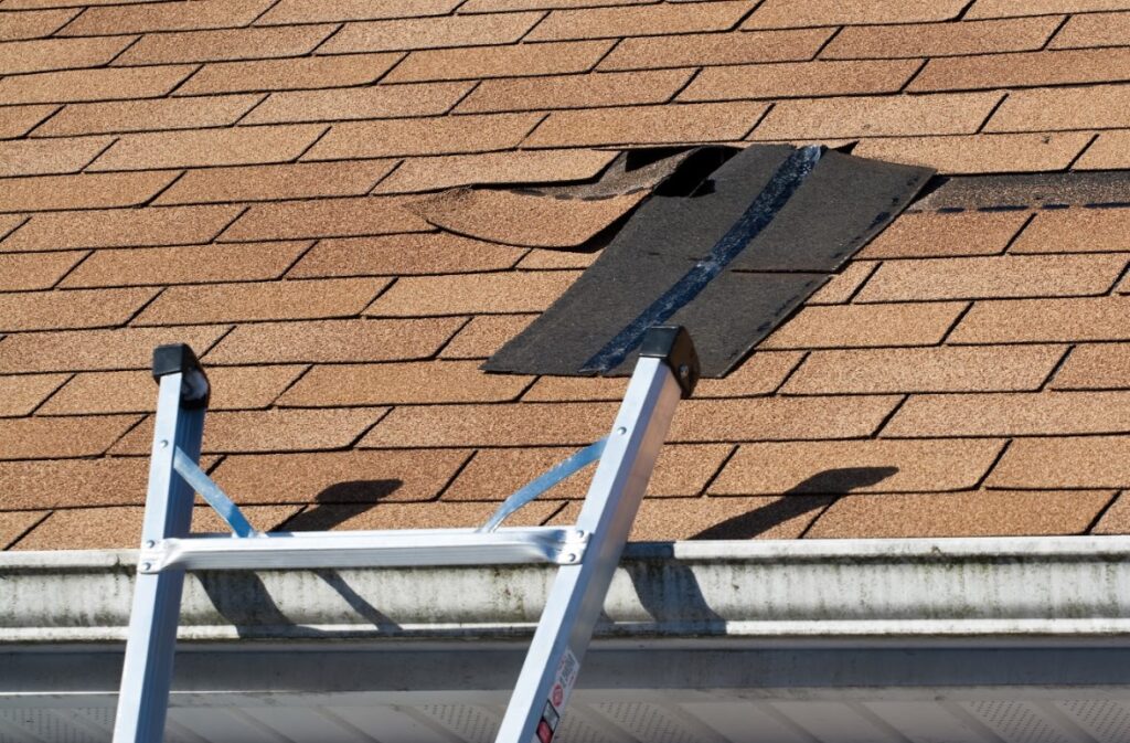 wind damage on roofs, wind speeds that can damage a roof